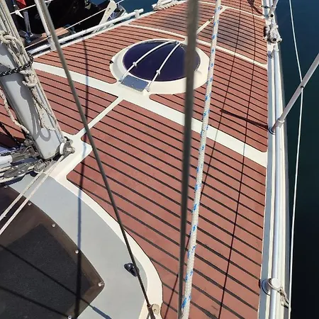 Úszó hotel Bateau A Quai St Raphael, 4 Couchages , Voilier Etap 28i