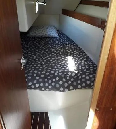 Bateau A Quai St Raphael, 4 Couchages , Voilier Etap 28i Úszó hotel